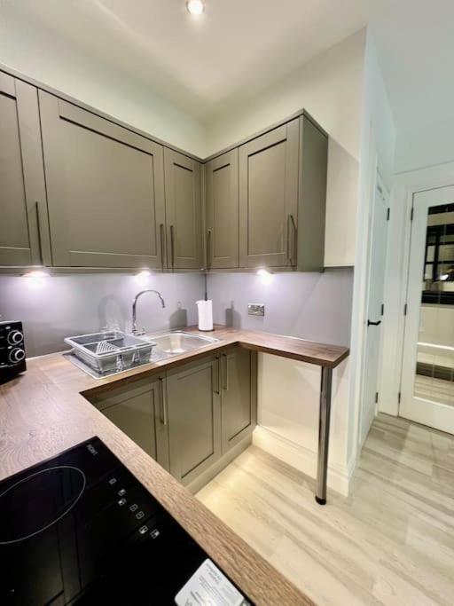 Contemporary Flat In Prime City Centre Edinburgh Exterior photo